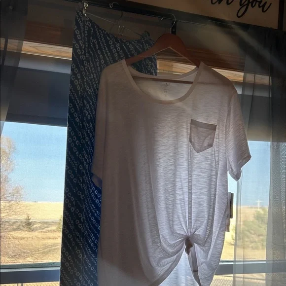 CUTE Spring Outfit - White Knot Front T-Shirt (NWT) & Maxi Skirt - 2XL - Picture 2 of 6
